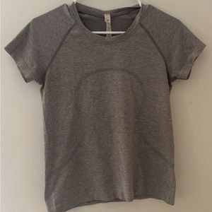 Swiftly Tech Short Sleeve Shirt 2.0
Race Length Size 6